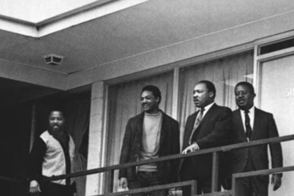 Jesse Jackson standing with Martin Luther King Jr. on the balcony of the Lorraine Motel