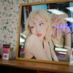 Rosé performs “APT” with Bruno Mars during the 68th Annual Grammy Awards, showcasing a bold new direction in her solo career.