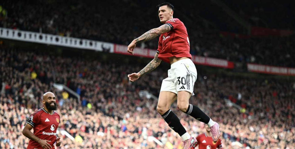 Benjamin Sesko celebrating his winning goal in front of the Stretford End at Old Trafford