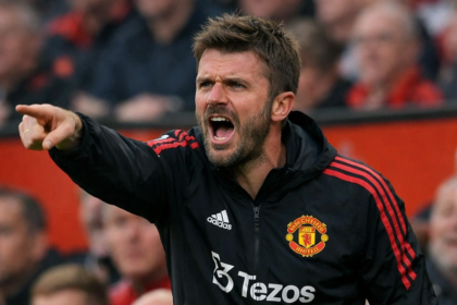 Michael Carrick shouting instructions from the Manchester United technical area