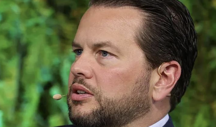 Pinterest CEO Bill Ready backs social media bans for minors.