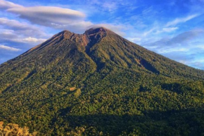 Gunung Rinjani issues a strict ban on trekking to South Peak