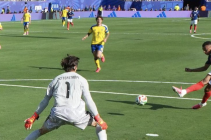 ylian Mbappé Brace Leads France Past Sweden to World Cup Round of 16