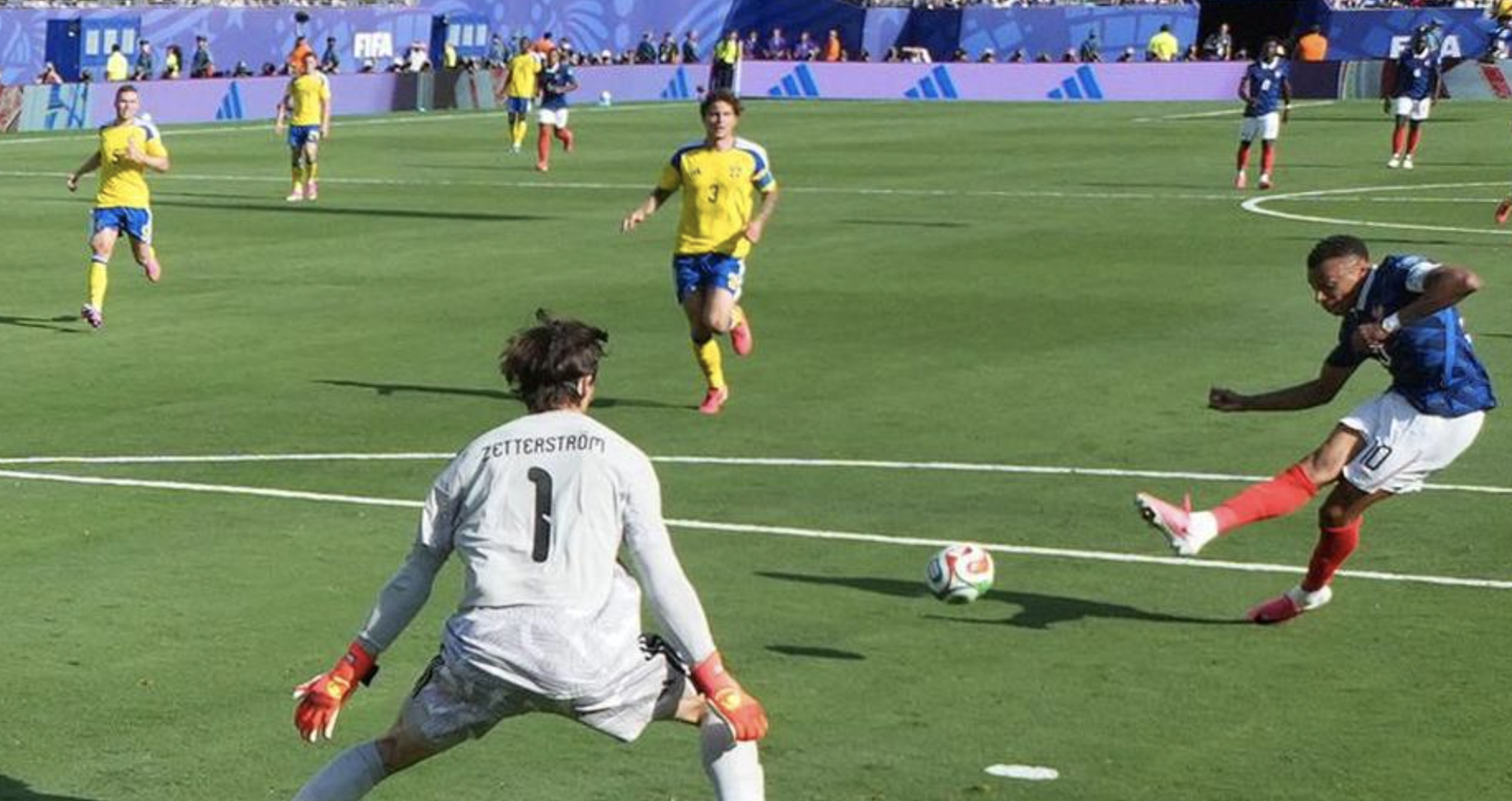 ylian Mbappé Brace Leads France Past Sweden to World Cup Round of 16